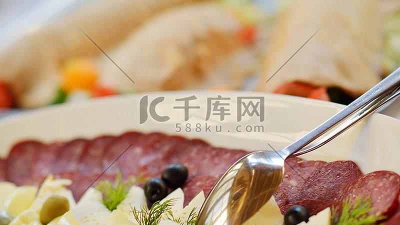食品OEM代工与贴牌：揭秘背后的区别**